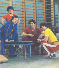 Юрик Варданян на базе в Подольске. Вокруг него Мирзоян, Саркисян и Прилепин