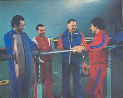 Юрик Варданян с тренерами на базе в Подольске
